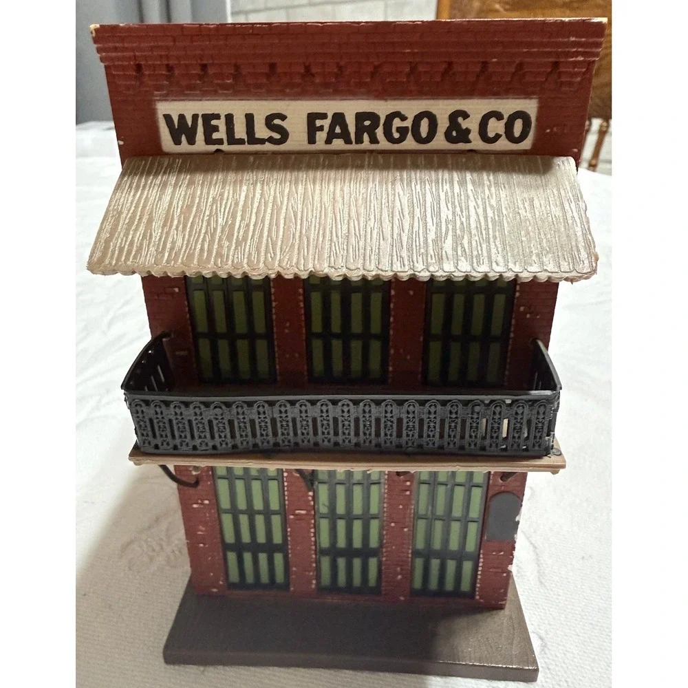 VTG WELLS FARGO & CO Express Building Coin Piggy Bank Hong Kong With Stopper